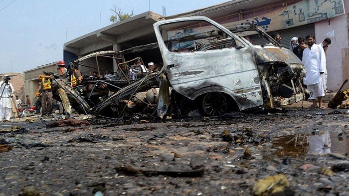 Pakistan - Explosion d’un bus à Peshawar: 15 morts